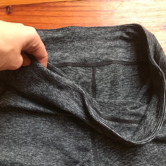 Under Armour Gray Capris Leggings, EUC, S - Picture 9 of 12